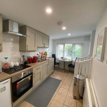 Location, Location! Gorgeous 1 Bed Apt- 킬라니 외부 사진