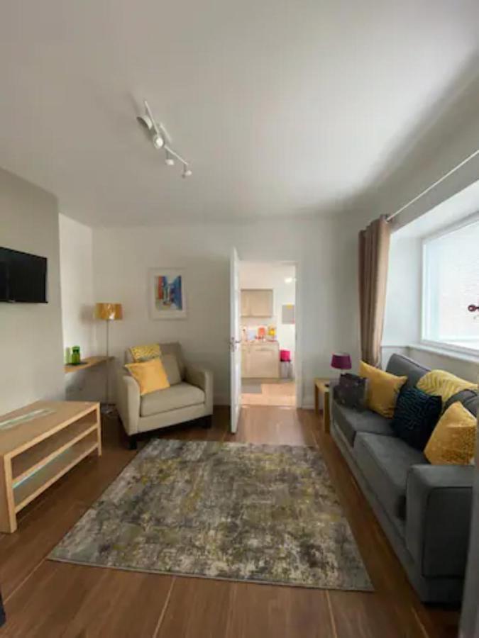Location, Location! Gorgeous 1 Bed Apt- 킬라니 외부 사진